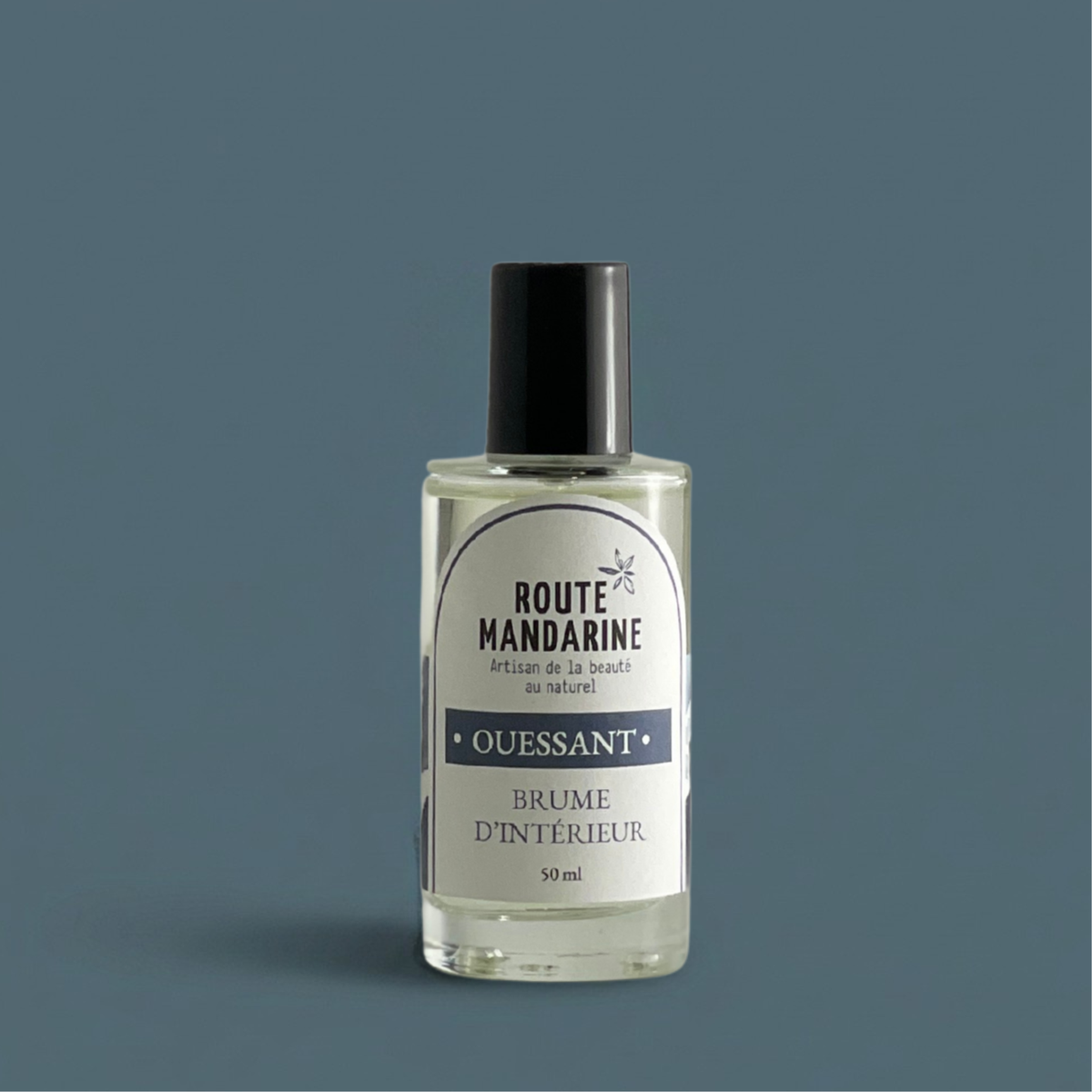Spray d'intérieur Ouessant Route Mandarine — flacon en verre 50 ml avec pompe spray, parfum iodé, floral et boisé, fabriqué en Bretagne