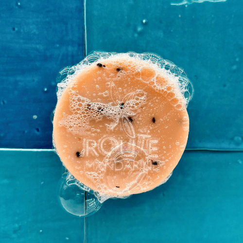 savon surgras sous le soleil exactement qui mousse généreusement